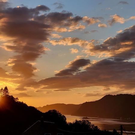 Nydelig Beliggenhet, Fjord Utsikt - Elegant Rom Bergen Exterior foto